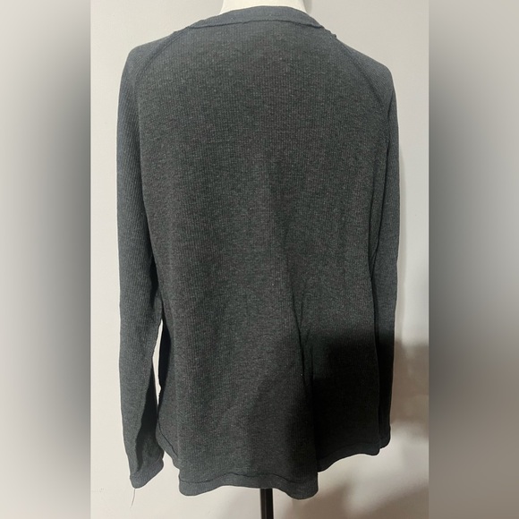 UMGEE Womans Medium Gray Thermal Waffle Shirt with V Neck! - Picture 4 of 7